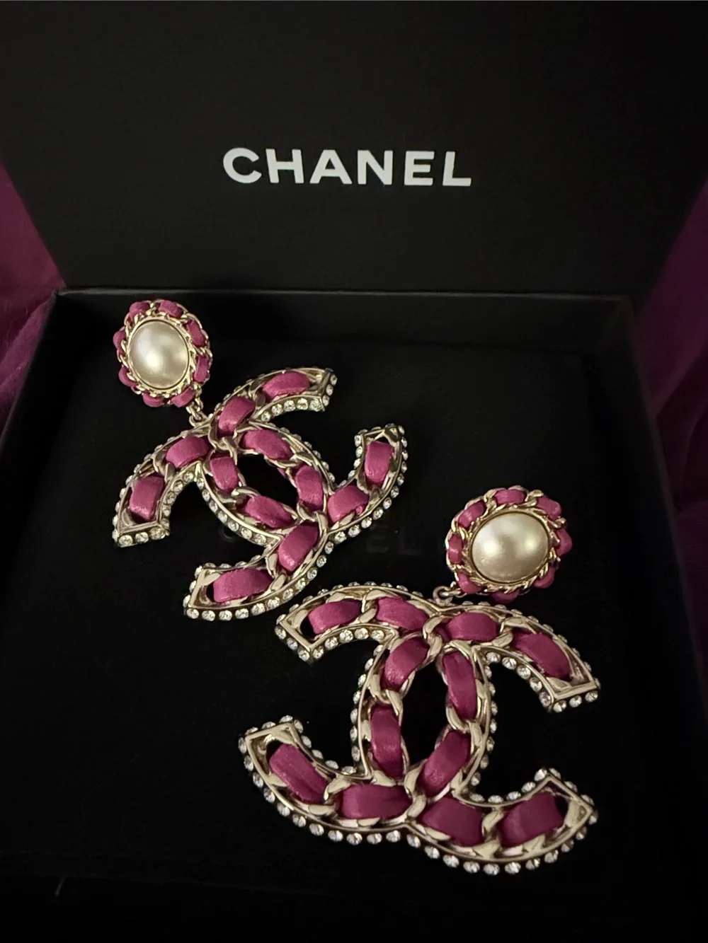 CHANEL 21P MAGENTA PINK, GOLD AND PEARL CC DROP EARRINGS